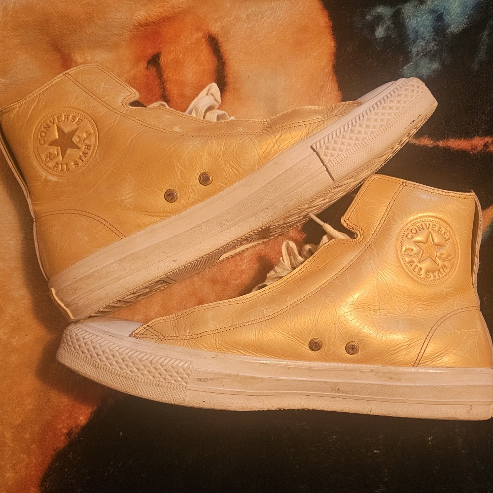 CHUCK TAYLOR ALL STAR ALPHA HI CASUAL SNEAKER/Aged Gold colored Mens Size 10.5